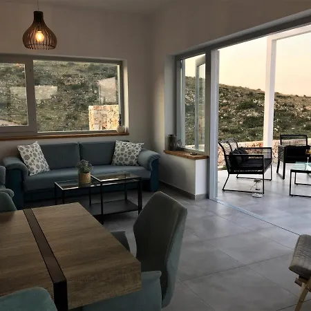 Villa Avgi *