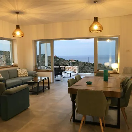 Avgi Villa *