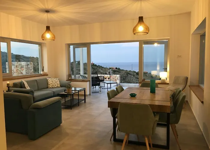 Avgi Villa *